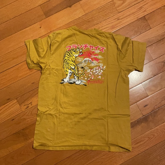 Chinese / tiger/ mustard yellow graphic t-shirt - Picture 2 of 2